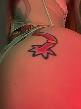 Snapshot of curchez_ chatting on March 6, 12:43 am curchez online show from March 6, 12:43 am