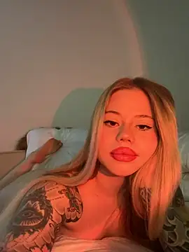 Snapshot of curchez_ chatting on March 7, 6:54 pm curchez online show from March 7, 6:54 pm