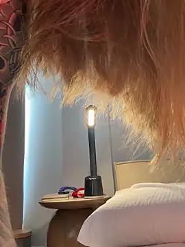 Snapshot of curchez_ chatting on September 9, 8:19 pm curchez online show from September 9, 8:19 pm