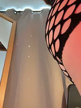 Snapshot of curchez_ chatting on September 23, 7:50 pm curchez online show from September 23, 7:50 pm