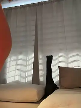 Snapshot of curchez_ chatting on September 24, 7:39 pm curchez online show from September 24, 7:39 pm