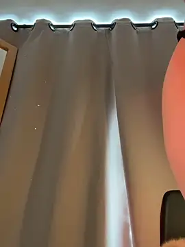 Snapshot of curchez_ chatting on November 13, 7:13 pm curchez online show from November 13, 7:13 pm