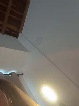 Snapshot of curchez_ chatting on November 28, 8:11 pm curchez online show from November 28, 8:11 pm