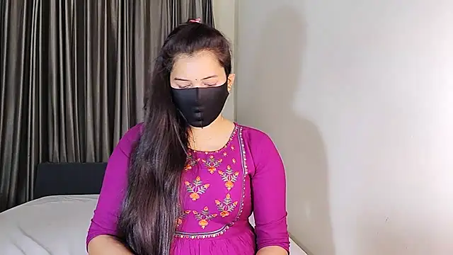 Snapshot of YourLovelyQueen chatting on January 15, 7:55 pm YourLovelyQueen online show from January 15, 7:55 pm