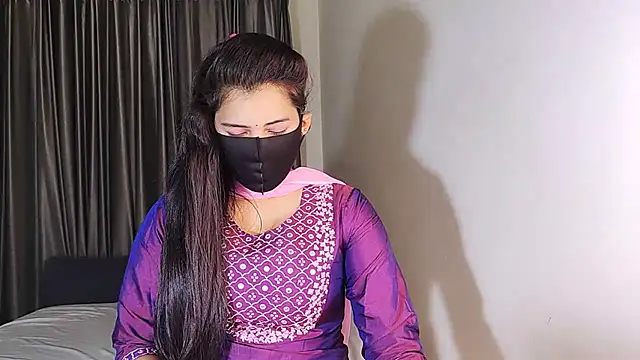 Snapshot of YourLovelyQueen chatting on January 22, 7:56 pm YourLovelyQueen online show from January 22, 7:56 pm