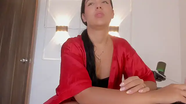 Snapshot of Hanna_Risso chatting on May 22, 6:02 pm Hanna Risso online show from May 22, 6:02 pm