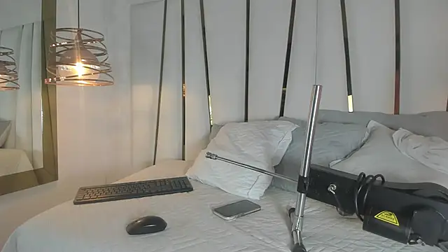 Snapshot of elena_mature chatting on June 5, 7:08 pm elena mature online show from June 5, 7:08 pm