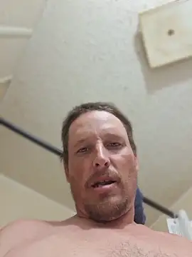 Snapshot of bushhogger8371 chatting on June 22, 12:02 am bushhogger8371 online show from June 22, 12:02 am