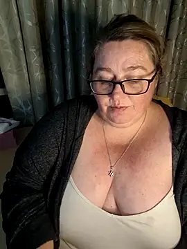 Snapshot of Iceprincess2bad4u chatting on May 6, 6:13 pm Iceprincess2bad4u online show from May 6, 6:13 pm