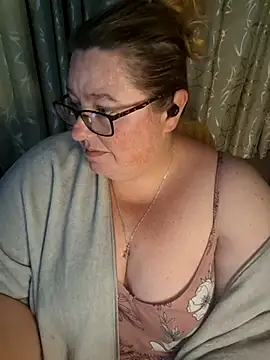 Snapshot of Iceprincess2bad4u chatting on May 9, 6:13 pm Iceprincess2bad4u online show from May 9, 6:13 pm