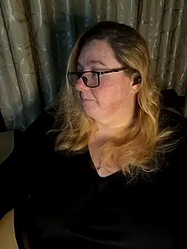 Snapshot of Iceprincess2bad4u chatting on May 12, 6:16 pm Iceprincess2bad4u online show from May 12, 6:16 pm