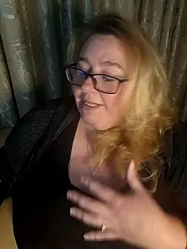 Snapshot of Iceprincess2bad4u chatting on May 13, 6:16 pm Iceprincess2bad4u online show from May 13, 6:16 pm