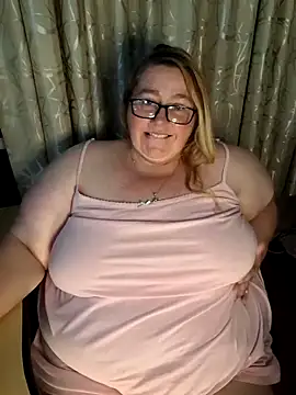 Snapshot of Iceprincess2bad4u chatting on May 17, 5:42 pm Iceprincess2bad4u online show from May 17, 5:42 pm