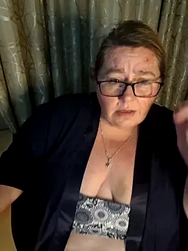 Snapshot of Iceprincess2bad4u chatting on May 21, 7:21 pm Iceprincess2bad4u online show from May 21, 7:21 pm