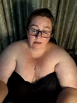 Snapshot of Iceprincess2bad4u chatting on May 24, 6:46 pm Iceprincess2bad4u online show from May 24, 6:46 pm