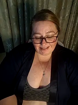 Snapshot of Iceprincess2bad4u chatting on May 30, 6:27 pm Iceprincess2bad4u online show from May 30, 6:27 pm
