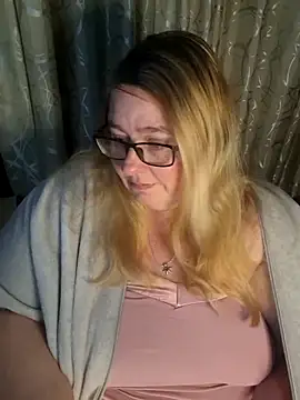Snapshot of Iceprincess2bad4u chatting on June 3, 6:35 pm Iceprincess2bad4u online show from June 3, 6:35 pm