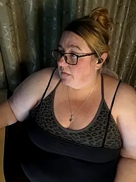 Snapshot of Iceprincess2bad4u chatting on June 12, 6:07 pm Iceprincess2bad4u online show from June 12, 6:07 pm
