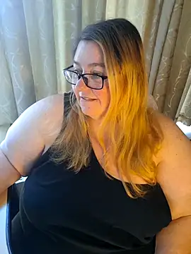 Snapshot of Iceprincess2bad4u chatting on June 13, 6:11 am Iceprincess2bad4u online show from June 13, 6:11 am