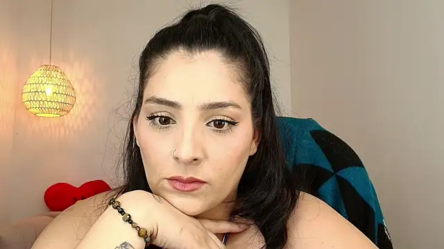 YummyAnna  online show from November 14, 5:11 pm