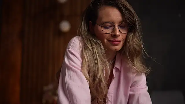 BrandyWhite online show from November 3, 4:47 am