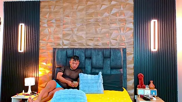 FelipeAndMarcello3 online show from July 18, 3:05 pm