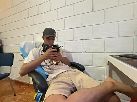 Max TheHorseDick online show from January 15, 1:32 am