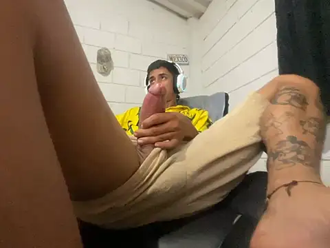 Snapshot of Max_TheHorseDick chatting on July 9, 1:53 am Max TheHorseDick online show from July 9, 1:53 am