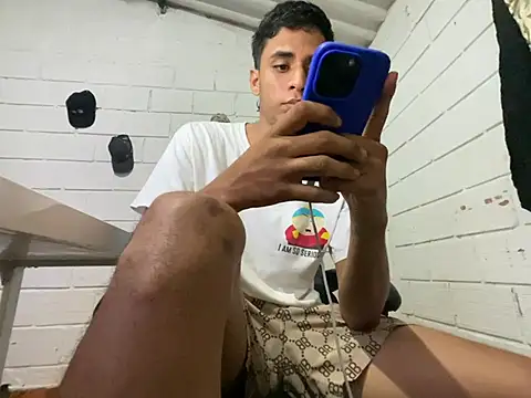 Snapshot of Max_TheHorseDick chatting on July 16, 2:06 am Max TheHorseDick online show from July 16, 2:06 am