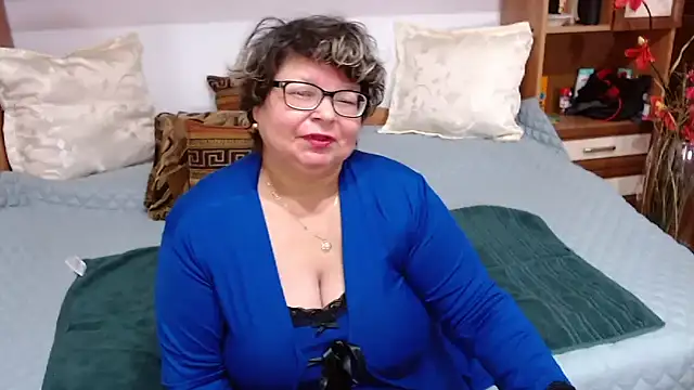 Snapshot of SweetMommaX chatting on December 24, 10:33 am SweetMommaX online show from December 24, 10:33 am