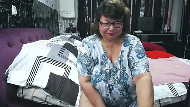 SweetMommaX online show from June 9, 1:45 pm