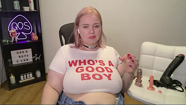 Snapshot of MargotGrey chatting on June 7, 7:17 pm MargotGrey online show from June 7, 7:17 pm