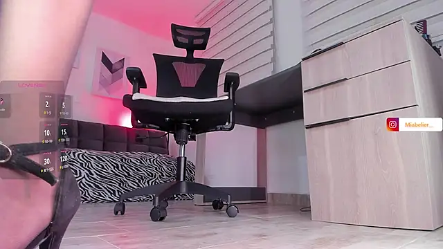 Snapshot of Miabelier chatting on November 20, 10:53 pm Miabelier online show from November 20, 10:53 pm