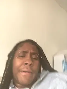 Foreignthababyy online show from December 1, 8:25 pm