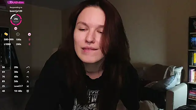 Snapshot of Val_lava chatting on May 18, 8:25 pm Val lava online show from May 18, 8:25 pm