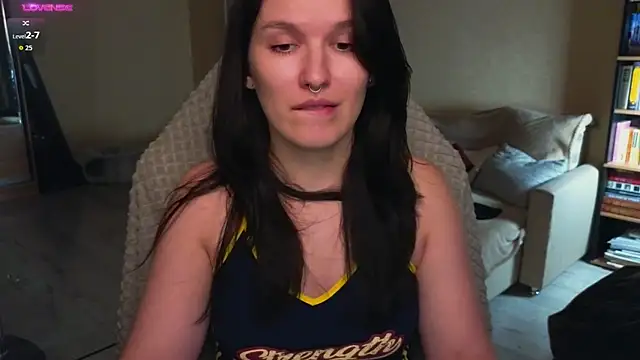 Snapshot of Val_lava chatting on July 27, 7:21 pm Val lava online show from July 27, 7:21 pm