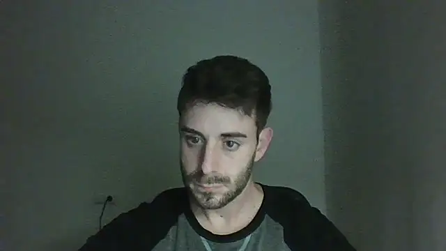 Snapshot of vargas90 chatting on February 21, 12:11 am vargas90 online show from February 21, 12:11 am