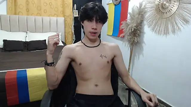 Snapshot of Elio-cam chatting on June 29, 6:19 am Elio-cam online show from June 29, 6:19 am