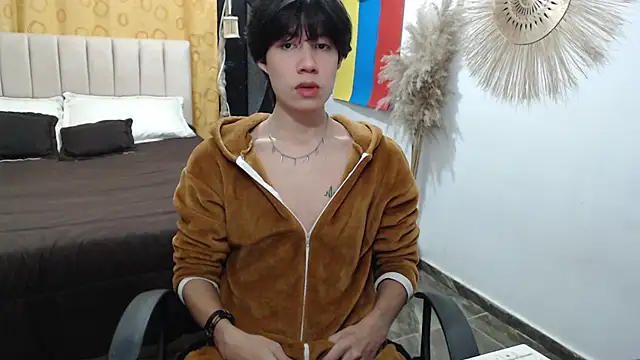 Snapshot of Elio-cam chatting on July 15, 8:08 am Elio-cam online show from July 15, 8:08 am