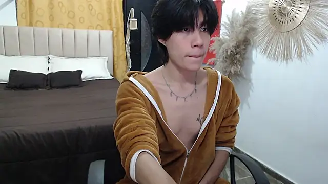 Snapshot of Elio-cam chatting on July 22, 8:50 am Elio-cam online show from July 22, 8:50 am