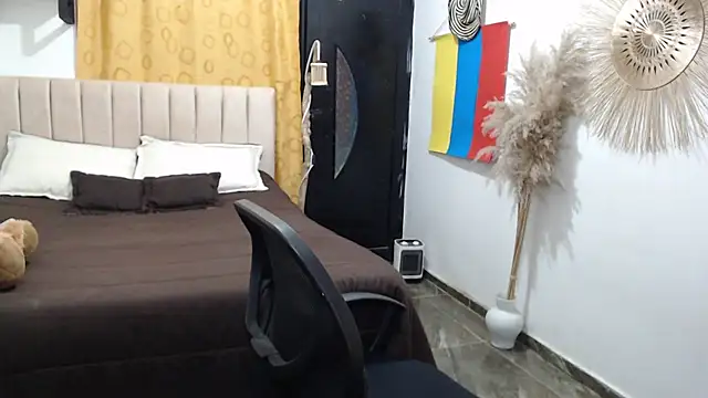 Snapshot of Elio-cam chatting on July 28, 8:43 am Elio-cam online show from July 28, 8:43 am