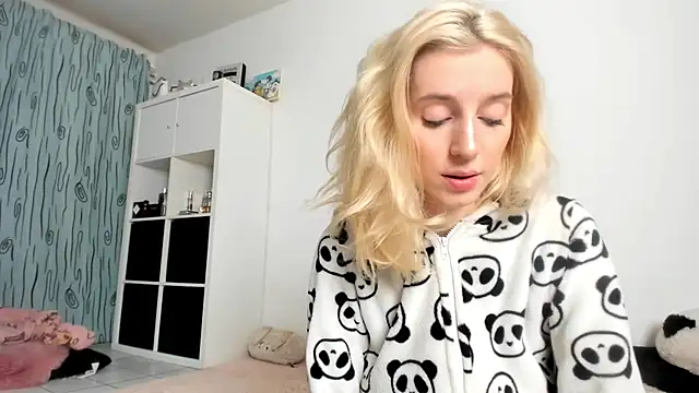 KenzieDawton online show from November 8, 4:56 am