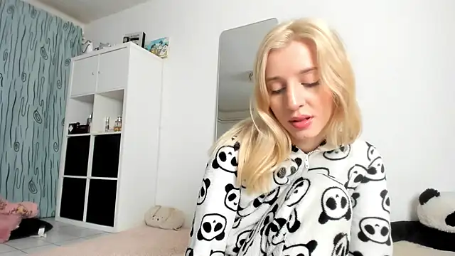 KenzieDawton online show from November 26, 4:46 am