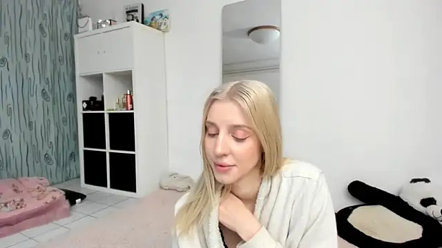 KenzieDawton online show from May 15, 4:36 pm
