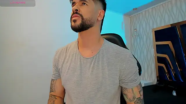 Snapshot of Petesevans chatting on November 15, 11:21 pm Petesevans online show from November 15, 11:21 pm