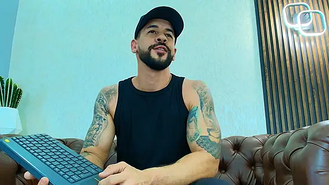Snapshot of Petesevans chatting on June 14, 12:08 am Petesevans online show from June 14, 12:08 am