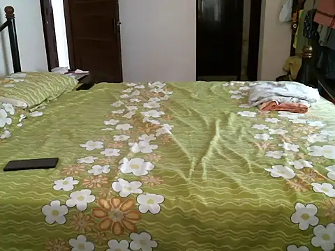 Snapshot of Slim_India chatting on June 18, 3:29 am Slim India online show from June 18, 3:29 am