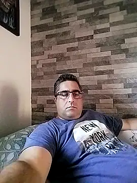 Snapshot of ADRIAN_ADI40 chatting on May 5, 6:32 am ADRIAN ADI40 online show from May 5, 6:32 am