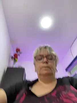 Snapshot of slutgold chatting on February 26, 9:47 pm slutgold online show from February 26, 9:47 pm