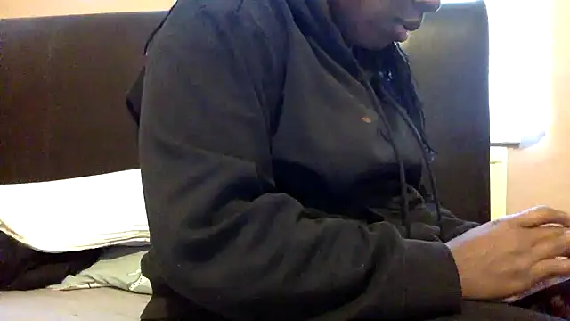 Snapshot of blacksexybeauty31 chatting on March 18, 4:37 pm blacksexybeauty31 online show from March 18, 4:37 pm